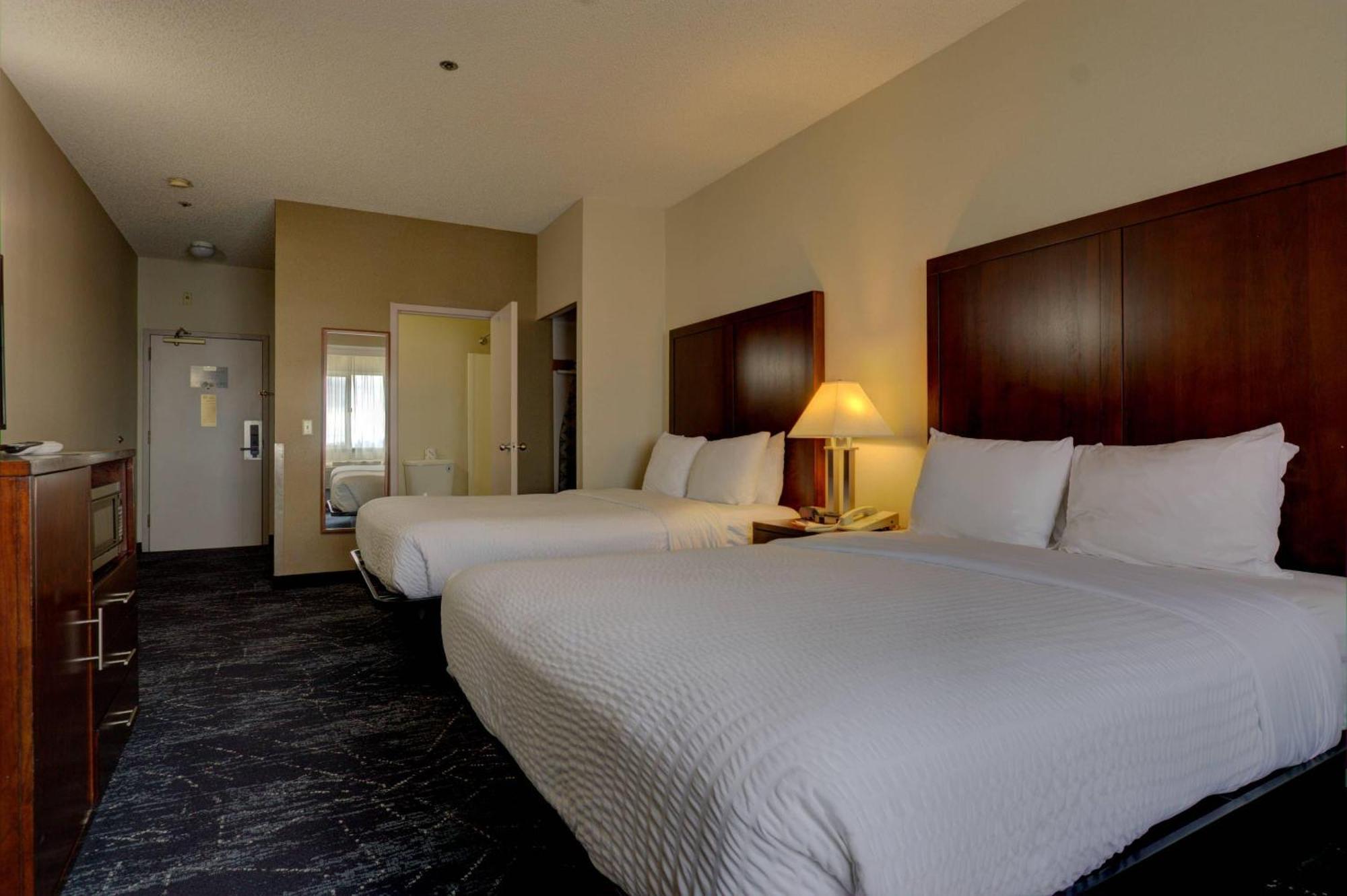 Queen Room with Two Queen Beds - Non-Smoking,1765583711:JPEG